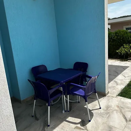 Apartments Lama *